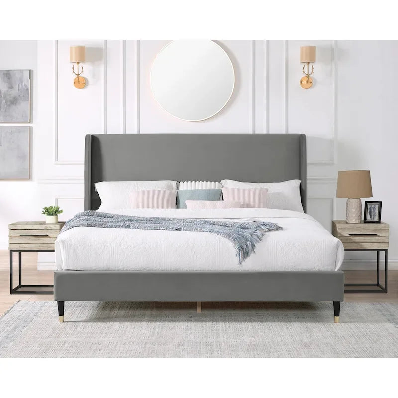 Gepolstertes Plattformbett mit Wingback-Kopfteil