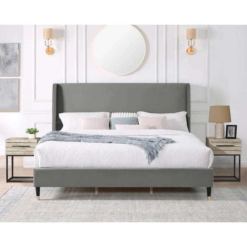 Gepolstertes Plattformbett mit Wingback-Kopfteil