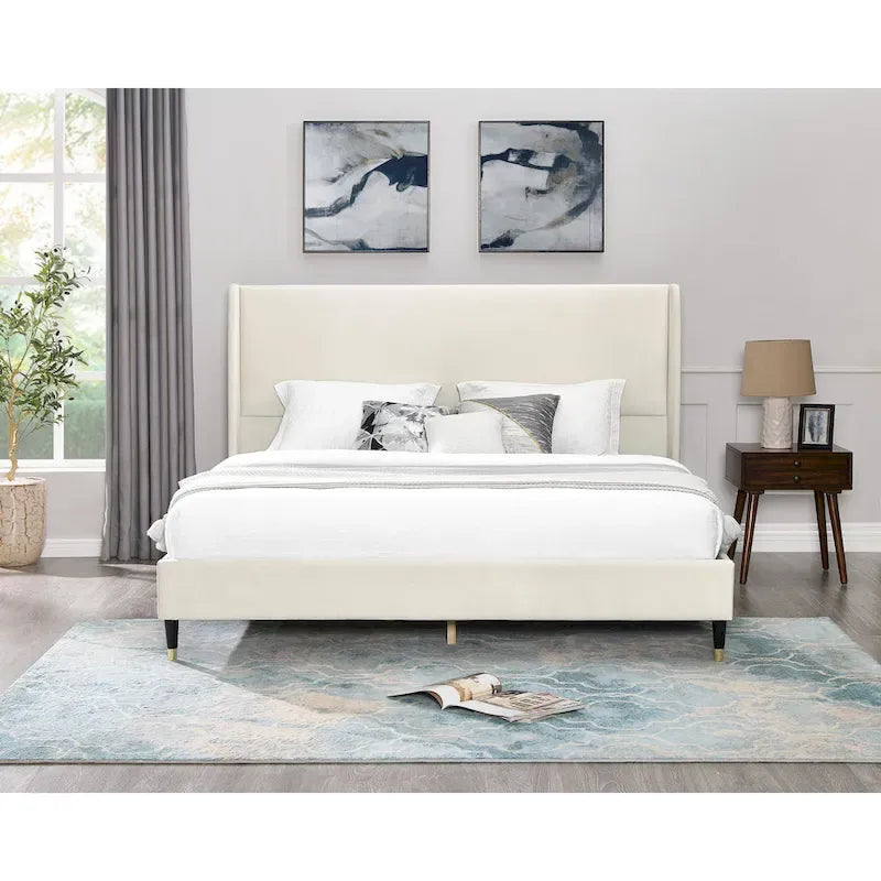 Gepolstertes Plattformbett mit Wingback-Kopfteil