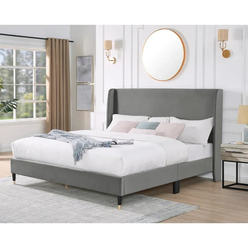 Gepolstertes Plattformbett mit Wingback-Kopfteil