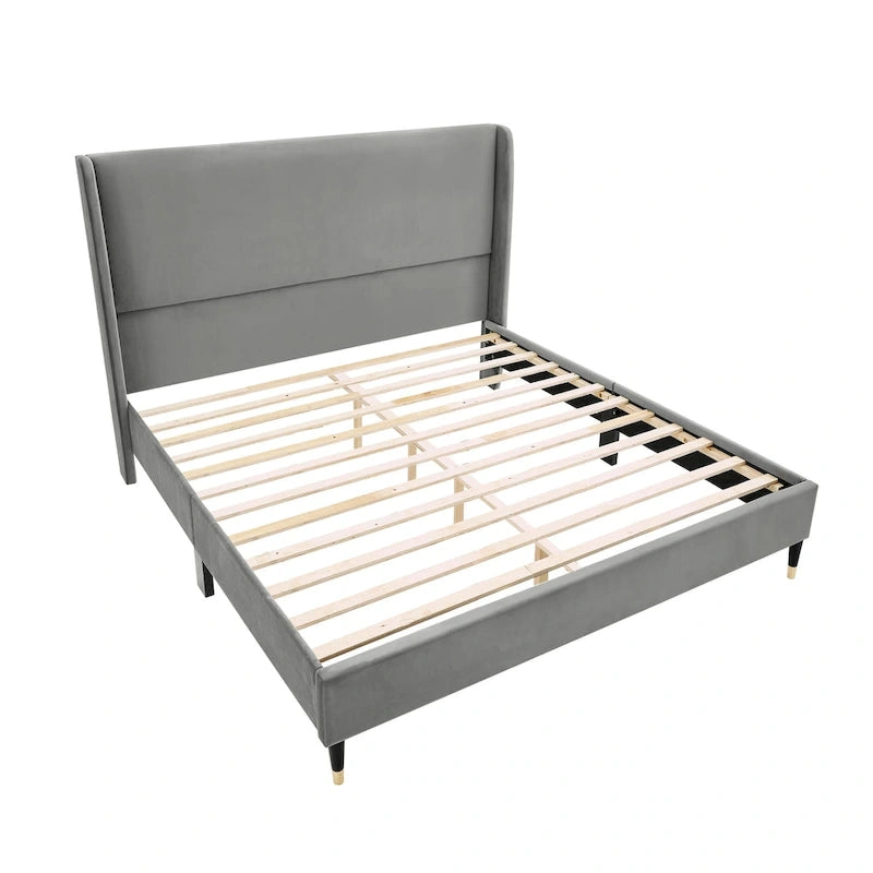 Gepolstertes Plattformbett mit Wingback-Kopfteil