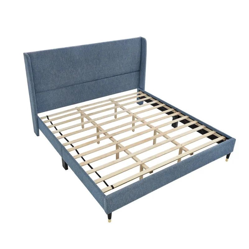 Gepolstertes Plattformbett mit Wingback-Kopfteil