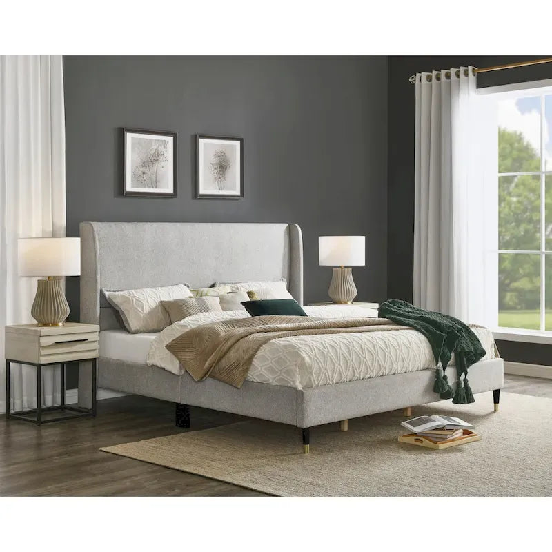 Gepolstertes Plattformbett mit Wingback-Kopfteil