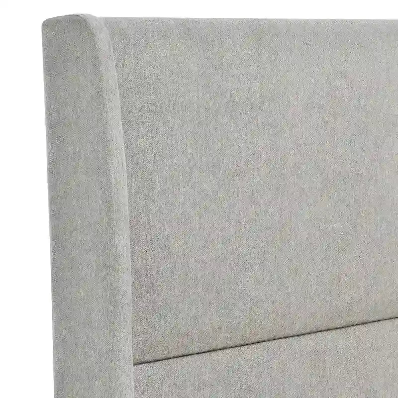 Gepolstertes Plattformbett mit Wingback-Kopfteil