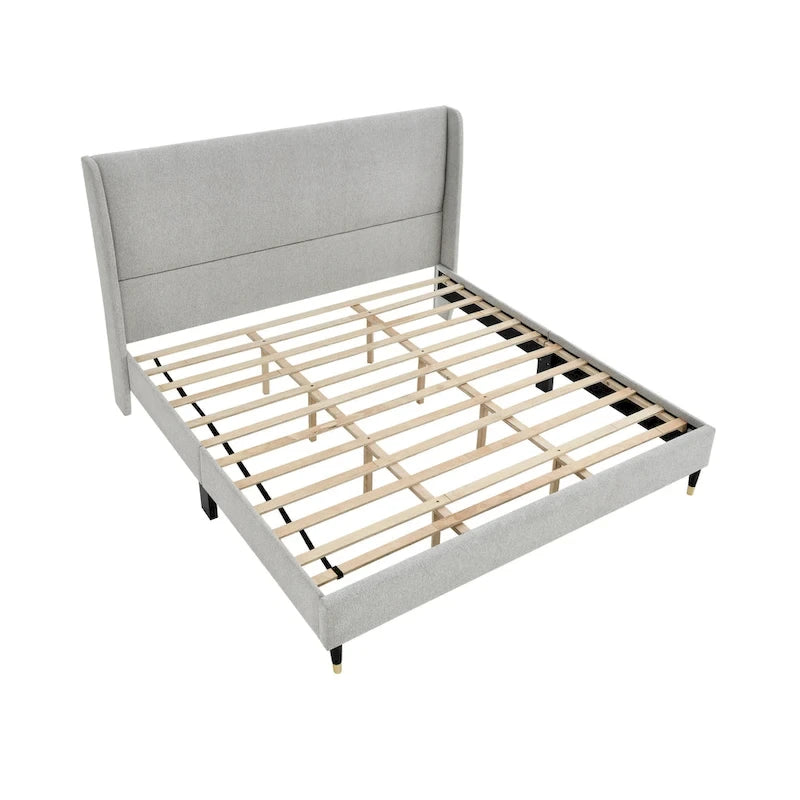 Gepolstertes Plattformbett mit Wingback-Kopfteil